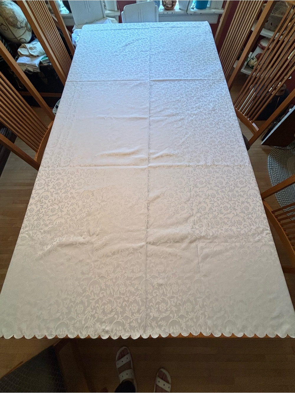 Classic Vintage Damask Scalloped Tablecloth - 103” x 71”